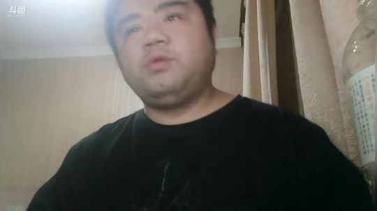 我在斗鱼看做个疯子直播户外