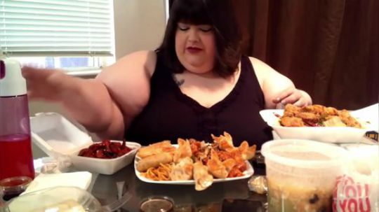 美国重量级吃播法蒂克  吃中国美食