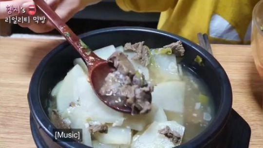 Hamzy 吃生牛肉辣酱拌饭 牛肉萝卜汤