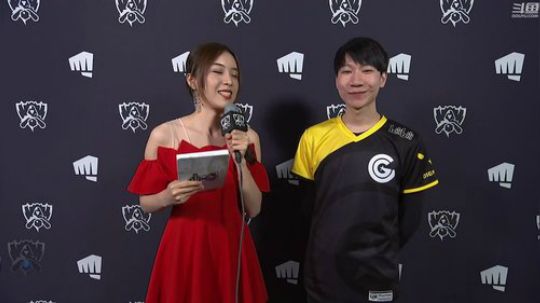 我在斗鱼看英雄联盟赛事直播英雄联盟