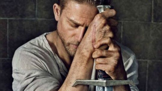 现代魔幻题材的奠基者 拔出石中剑，统一大不列颠的亚瑟王