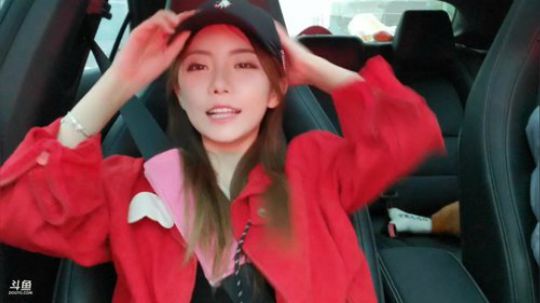 菜菜的瓜皮帽发布了一个斗鱼视频2019-10-09