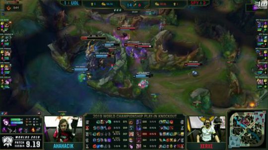 我在斗鱼看英雄联盟赛事直播英雄联盟