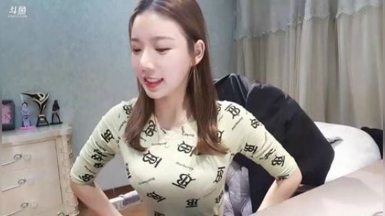 小姨子：今天冷冷的 2019-10-09 19点场