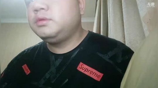 我在斗鱼看做个疯子直播户外