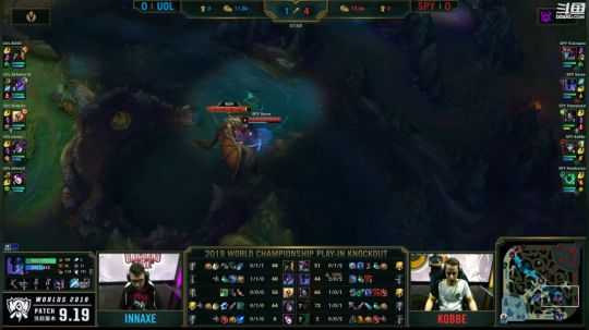 我在斗鱼看英雄联盟赛事直播英雄联盟