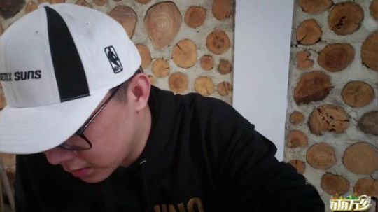 我在斗鱼看小鱼小鱼吃虾米直播户外