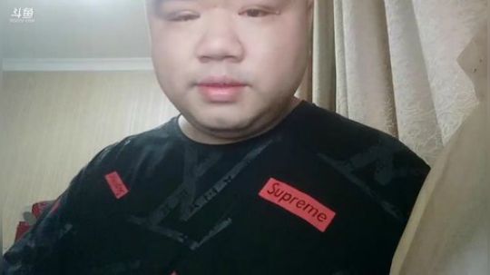 我在斗鱼看做个疯子直播户外