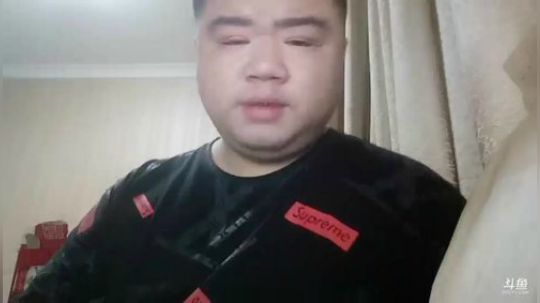 我在斗鱼看做个疯子直播户外
