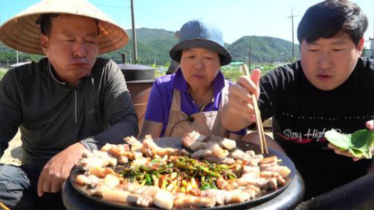 兴森   四米大 ，五花肉和葱泡菜