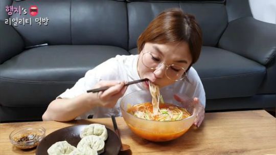 Hamzy凉拌泡菜面和大饺子-Hamzy凉拌泡菜面和大饺子