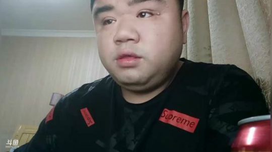 我在斗鱼看做个疯子直播户外