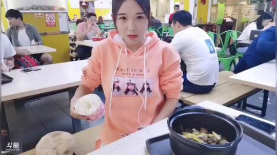 肖淑洁生命中的光和盐发布了一个斗鱼视频2019-10-13