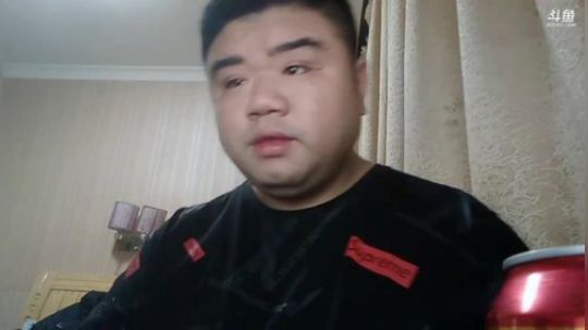 我在斗鱼看做个疯子直播户外
