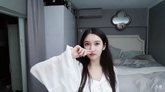 烙铁扎心了发布了一个斗鱼视频2019-10-14