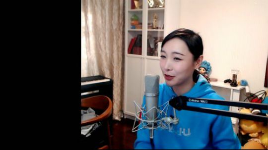 黑板君爱喝酸奶发布了一个斗鱼视频2019-10-15