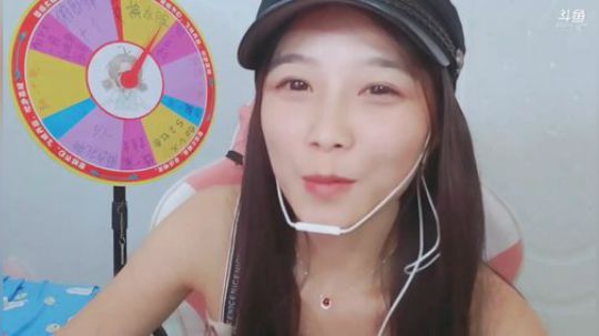 菜菜的瓜皮帽发布了一个斗鱼视频2019-10-16