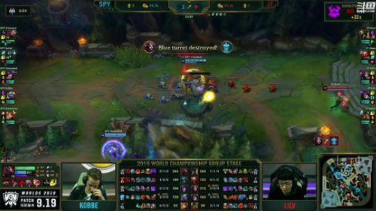 我在斗鱼看英雄联盟赛事直播英雄联盟