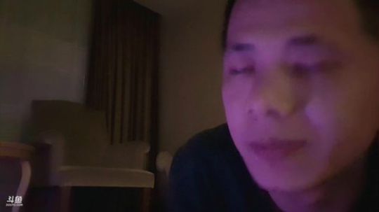 我在斗鱼看小鱼小鱼吃虾米直播户外