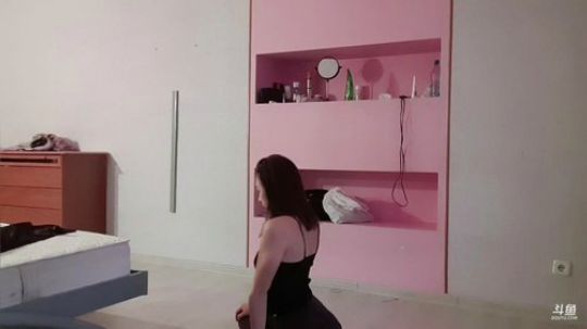 你的莲娜妹妹瑜伽课程继续开课啦。 2019-10-19 08点场