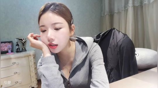 小姨子：又在竖屏呢周末快乐 2019-10-20 20点场