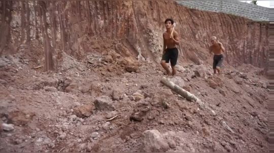 【原始生存·建造】老爷子登场！父子齐心，其力断金，共建游泳池