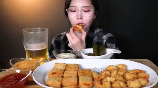 Eat with Boki韩国美女吃播文福姬 蛋糕×面包虾