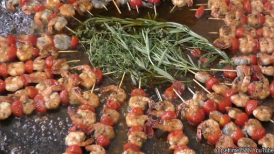 【乌克兰街头美食】海虹，大虾，海鲜，还等啥？大盆大盆往上端