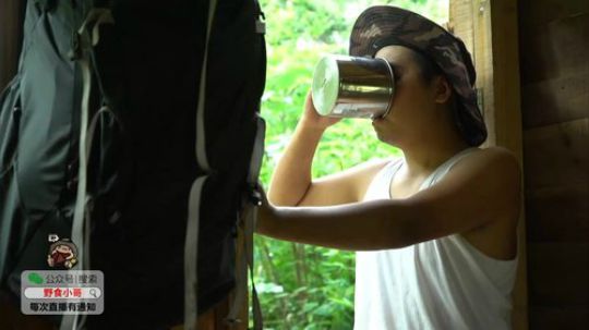 我在斗鱼看野食小哥直播美食