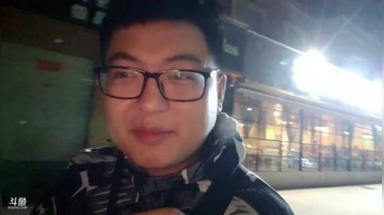 我在斗鱼看火力堂主直播户外