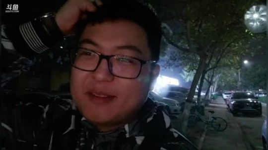我在斗鱼看火力堂主直播户外
