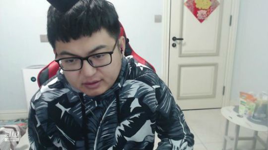 我在斗鱼看火力堂主直播户外