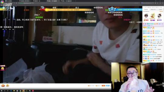 我在斗鱼看小鱼小鱼吃虾米直播户外