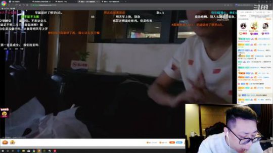 我在斗鱼看小鱼小鱼吃虾米直播户外