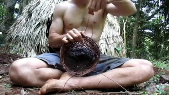 【原始技术合集】澳洲小哥徒手建造  5、有毒也能当主粮