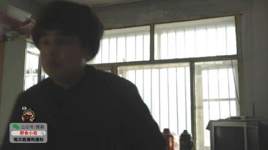 我在斗鱼看野食小哥直播美食