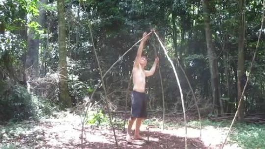 【原始技术合集】澳洲小哥徒手建造  3、棕榈叶茅屋