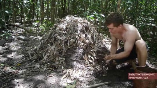 【原始技术合集】澳洲小哥徒手建造  14、烧制木炭