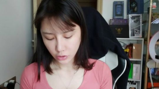 赖床女性啊啊啊 2019-10-25 12点场