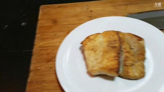 我在斗鱼看威海大叔直播美食