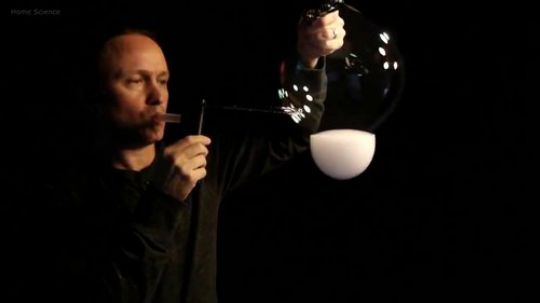 气泡内的龙卷风-惊人的科学实验