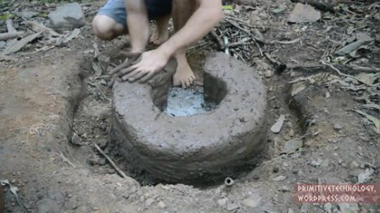 【原始技术合集】澳洲小哥徒手建造  31、自然通风熔炉