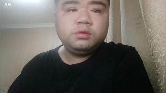 我在斗鱼看做个疯子直播户外