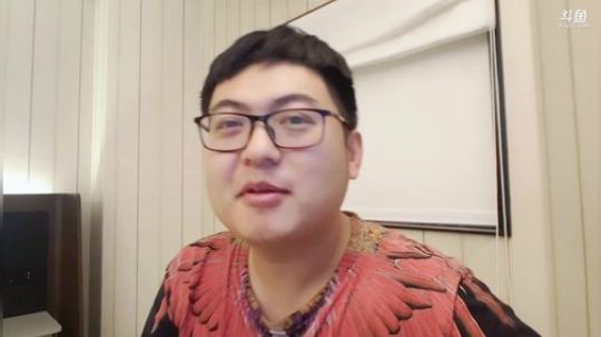 我在斗鱼看火力堂主直播户外