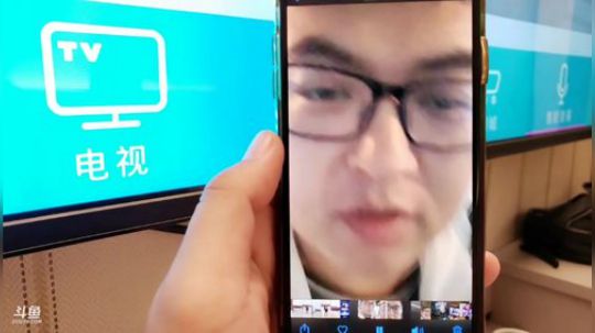 我在斗鱼看火力堂主直播户外