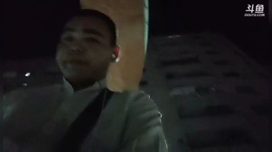 看他开心的样子