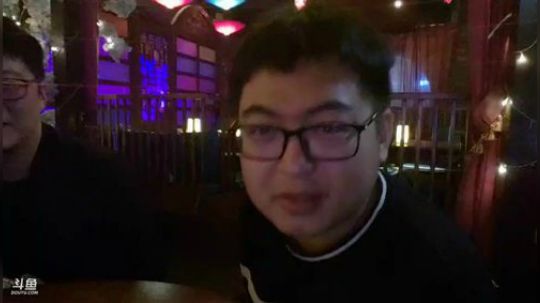 我在斗鱼看火力堂主直播户外
