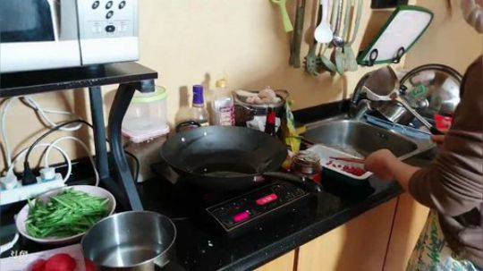 骆歆：漂亮的骆慧珍做饭了
？ 2019-10-28 19点场