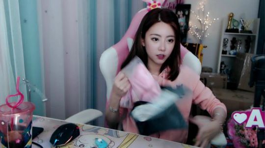 HHHISHHH发布了一个斗鱼视频2019-10-31