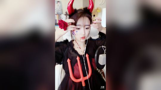 登月团丶离去发布了一个斗鱼视频2019-10-31